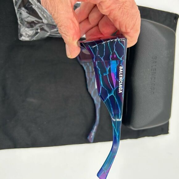 Unisex Balenciaga, wraparound, sunglasses made in Italy - Picture 6 of 8